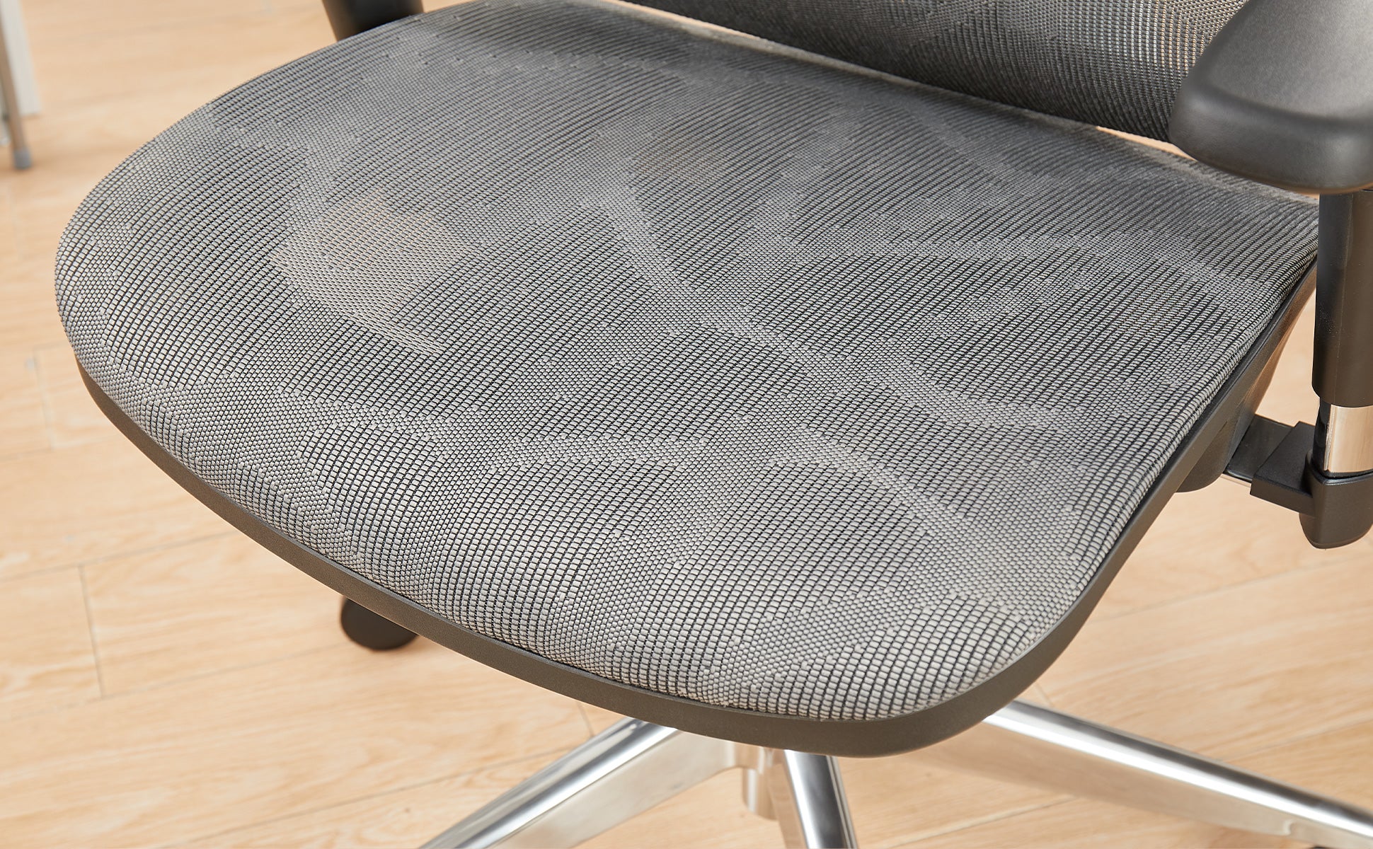 Stratta discount mesh chair